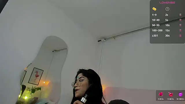 Snapshot of naomiii__ chatting on October 2025 12:06:01 PM naomiii online show from October 2025 12:06:01 PM