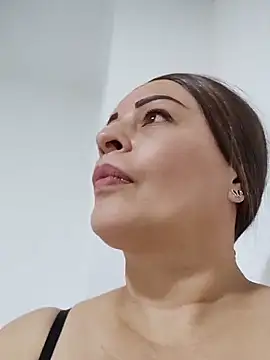 Snapshot of _Prinscarlet_ chatting on November 2025 04:34:01 AM Prinscarlet online show from November 2025 04:34:01 AM