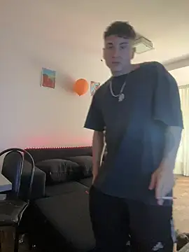 LCarreraa online show from April 2026 06:38:01 PM