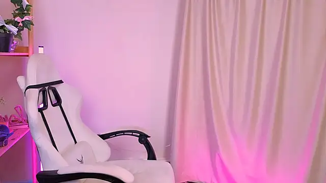 EmmaKeam online show from October 2025 10:01:01 AM