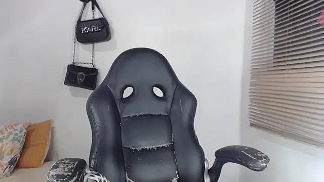 Snapshot of bigcrisblack chatting on October 2025 05:19:02 AM bigcrisblack online show from October 2025 05:19:02 AM