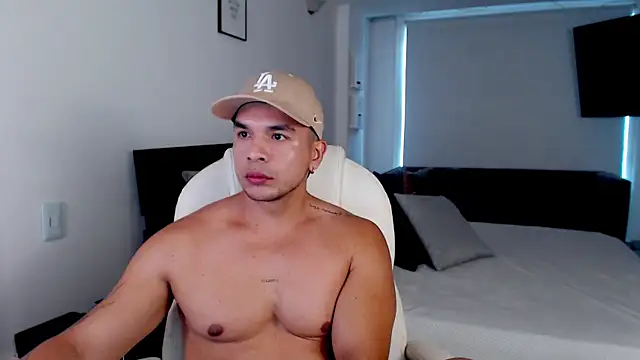 Snapshot of estebandelouis chatting on January 2025 12:22:01 PM estebandelouis online show from January 2025 12:22:01 PM