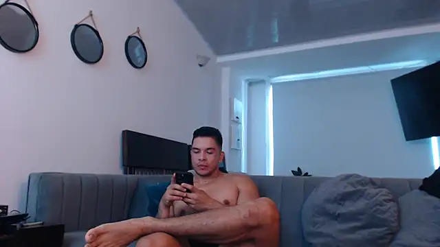 Snapshot of estebandelouis chatting on March 2025 01:42:01 PM estebandelouis online show from March 2025 01:42:01 PM