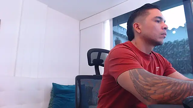 Snapshot of estebandelouis chatting on March 2025 08:10:02 PM estebandelouis online show from March 2025 08:10:02 PM