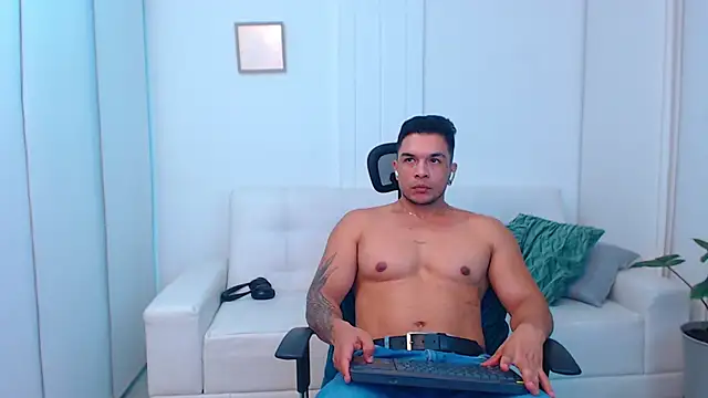 Snapshot of estebandelouis chatting on March 2025 11:16:02 PM estebandelouis online show from March 2025 11:16:02 PM