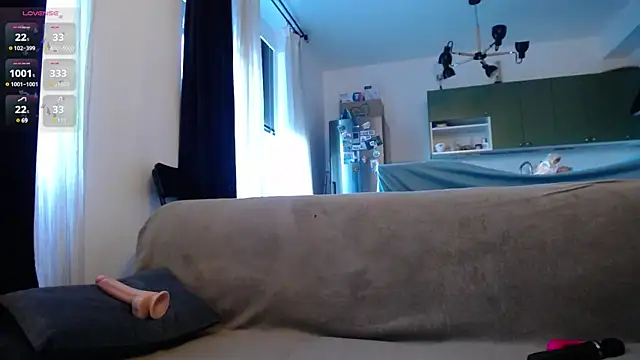 Snapshot of Blond_Woman chatting on February 2025 02:45:01 PM Blond Woman online show from February 2025 02:45:01 PM