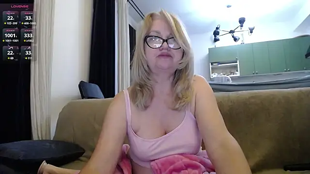 Snapshot of Blond_Woman chatting on February 2025 01:54:01 AM Blond Woman online show from February 2025 01:54:01 AM