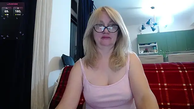 Snapshot of Blond_Woman chatting on March 2025 09:13:01 PM Blond Woman online show from March 2025 09:13:01 PM