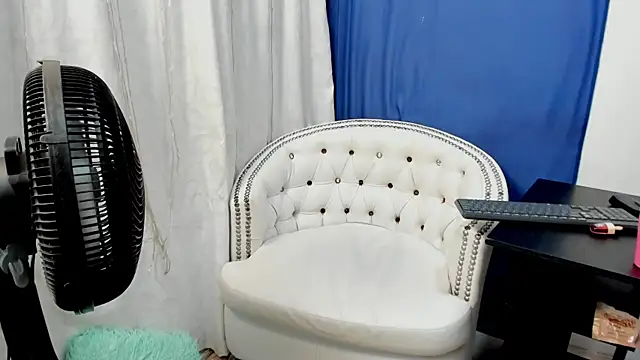 Analia18  online show from January 2025 05:56:01 PM