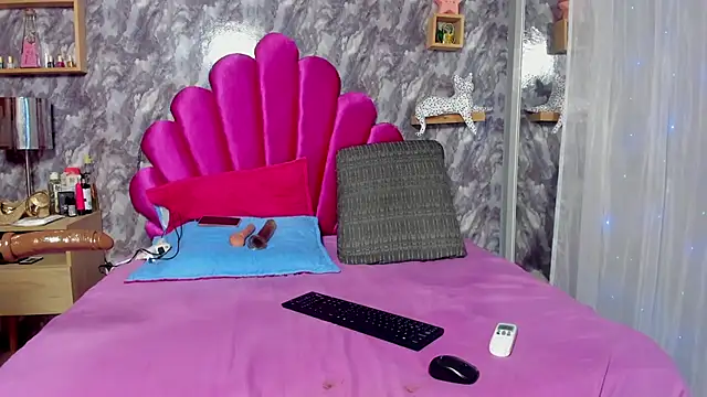 Snapshot of EMMAPARISS chatting on February 2025 06:40:01 PM EMMAPARISS online show from February 2025 06:40:01 PM