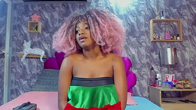 Snapshot of EMMAPARISS chatting on October 2025 11:54:02 AM EMMAPARISS online show from October 2025 11:54:02 AM