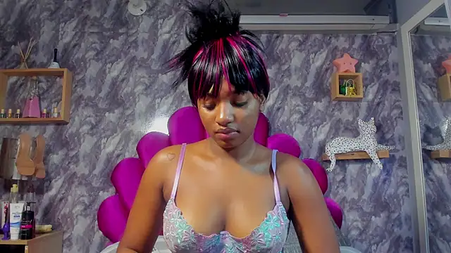 EMMAPARISS online show from February 2026 12:16:01 PM