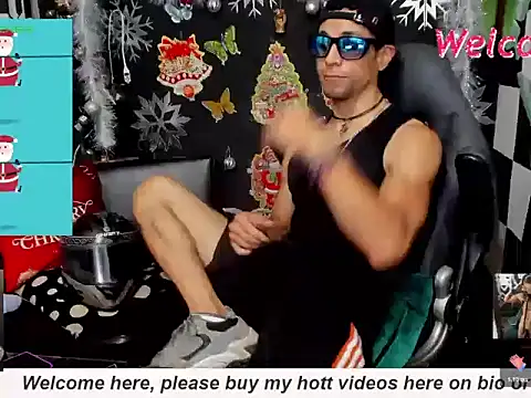 MikeRose94 online show from December 2025 06:59:02 PM