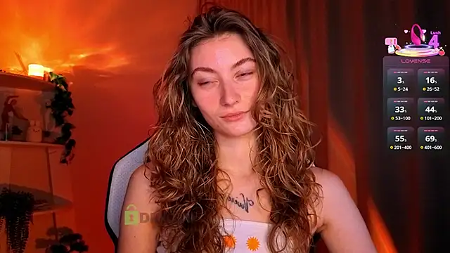 Snapshot of lady_curls chatting on April 2026 09:50:01 PM lady curls online show from April 2026 09:50:01 PM