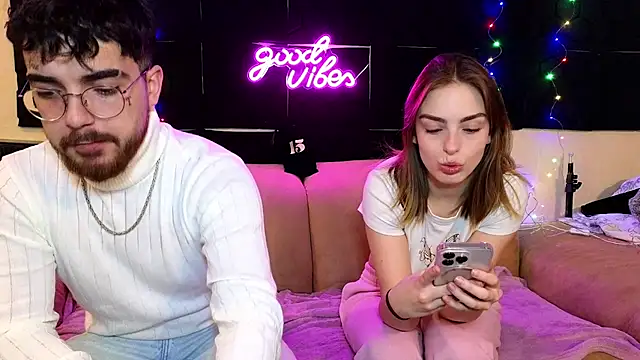 Snapshot of MrAndMrsSavage chatting on December 2024 04:15:01 PM MrAndMrsSavage online show from December 2024 04:15:01 PM