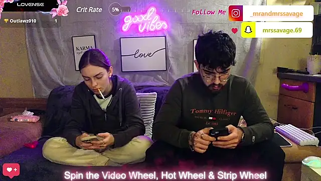 Snapshot of MrAndMrsSavage chatting on January 2025 08:09:01 PM MrAndMrsSavage online show from January 2025 08:09:01 PM