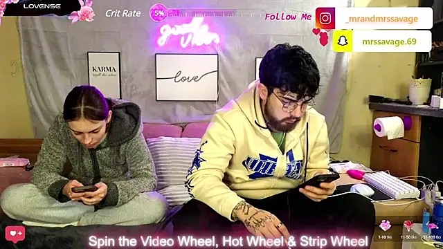 Snapshot of MrAndMrsSavage chatting on January 2025 01:51:02 AM MrAndMrsSavage online show from January 2025 01:51:02 AM