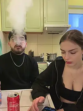 Snapshot of MrAndMrsSavage chatting on February 2025 03:29:01 PM MrAndMrsSavage online show from February 2025 03:29:01 PM