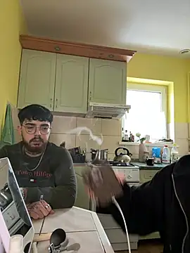 Snapshot of MrAndMrsSavage chatting on February 2025 02:11:02 PM MrAndMrsSavage online show from February 2025 02:11:02 PM