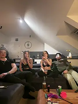 Snapshot of MrAndMrsSavage chatting on March 2025 05:39:01 PM MrAndMrsSavage online show from March 2025 05:39:01 PM