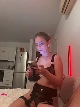 Snapshot of MrAndMrsSavage chatting on November 2025 10:30:02 PM MrAndMrsSavage online show from November 2025 10:30:02 PM