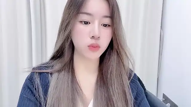 chloe-01 online show from January 2025 12:30:01 PM