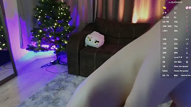 UrLittleVikky online show from December 2024 08:01:02 PM