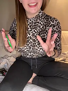 Mia harmati online show from December 2025 03:51:01 PM