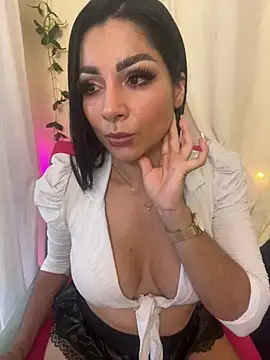 Snapshot of MOMALANA chatting on February 2025 07:27:01 PM MOMALANA online show from February 2025 07:27:01 PM