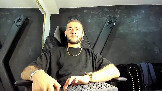 MaximusDick1  online show from October 2025 03:37:02 AM