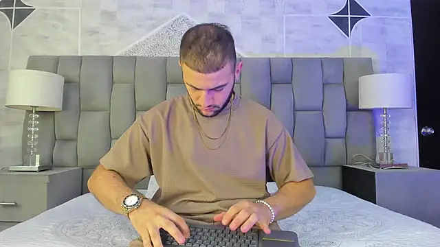 MaximusDick1  online show from May 2026 12:01:01 PM