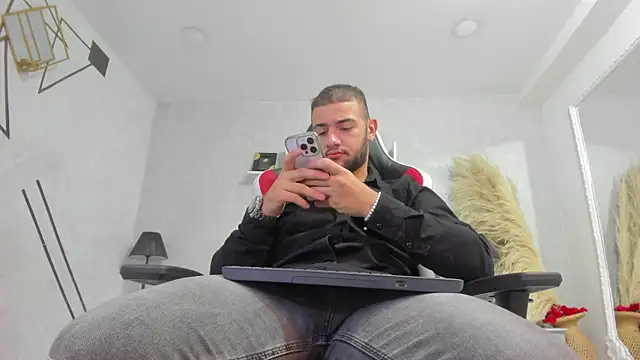 MaximusDick1  online show from May 2026 11:42:02 AM