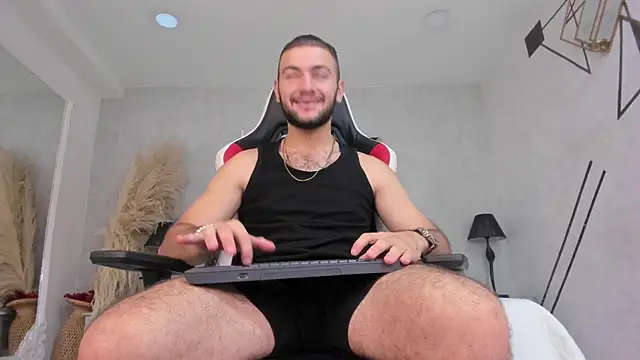 MaximusDick1  online show from May 2026 12:12:01 PM