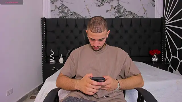 MaximusDick1  online show from May 2026 11:58:02 AM