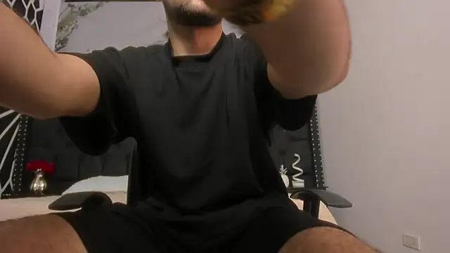 MaximusDick1  online show from May 2026 12:02:01 PM