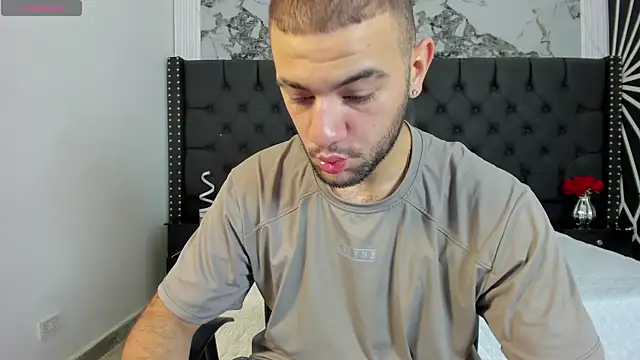 MaximusDick1  online show from May 2026 12:13:02 PM