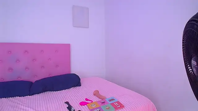 issa kitty online show from January 2025 06:03:01 PM