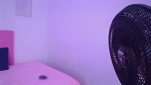 issa kitty online show from January 2025 04:03:01 PM