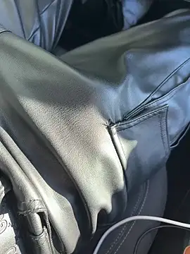 Snapshot of bigoledick chatting on October 2025 10:34:02 PM bigoledick online show from October 2025 10:34:02 PM