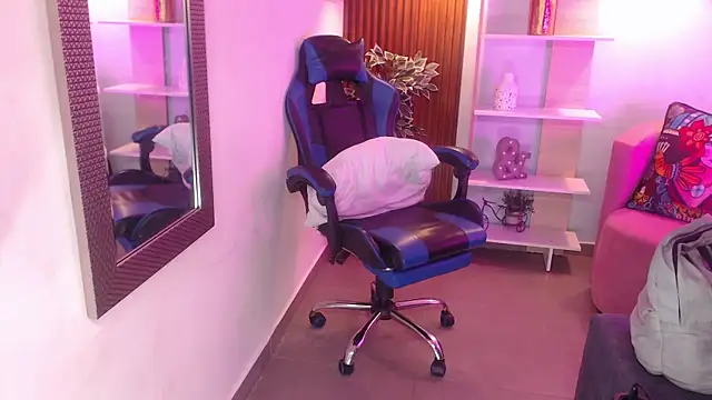 Dalila Sky online show from September 2025 06:01:02 PM