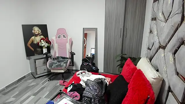 Snapshot of BRITHANY_SPARK chatting on January 2025 07:43:01 PM BRITHANY SPARK online show from January 2025 07:43:01 PM