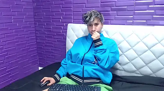 Snapshot of Im_Milan_Rs chatting on February 2025 07:01:02 AM Im Milan Rs online show from February 2025 07:01:02 AM