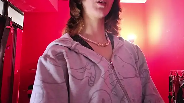 Ambar Roux  online show from March 2026 06:01:01 PM