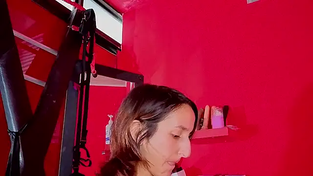 Ambar Roux  online show from May 2026 03:28:01 PM