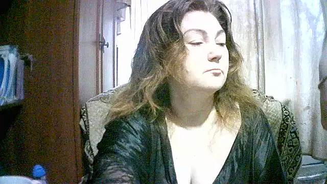 Snapshot of Madame-Butterfly chatting on October 2025 02:00:02 AM Madame-Butterfly online show from October 2025 02:00:02 AM