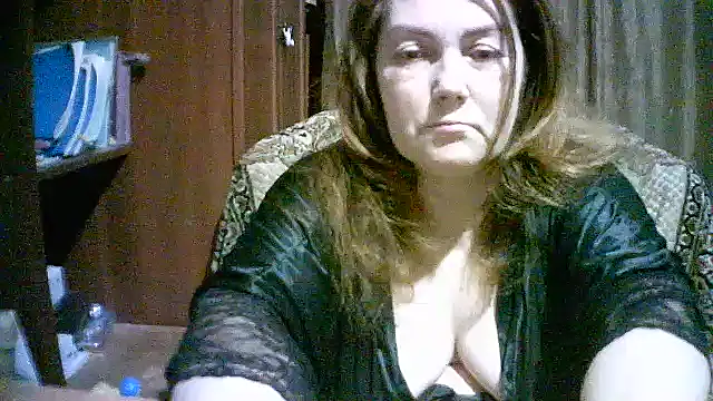 Snapshot of Madame-Butterfly chatting on October 2025 10:33:02 PM Madame-Butterfly online show from October 2025 10:33:02 PM