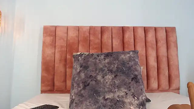 violeta leon online show from February 2026 06:26:01 AM