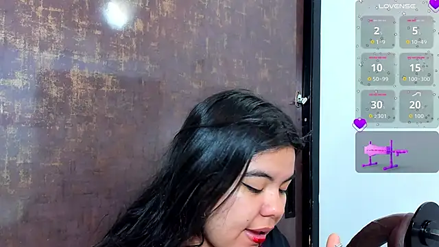 klhoe boobs online show from November 2025 04:00:01 AM