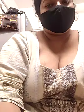 Snapshot of zeepe19 chatting on November 2025 05:35:02 PM zeepe19 online show from November 2025 05:35:02 PM