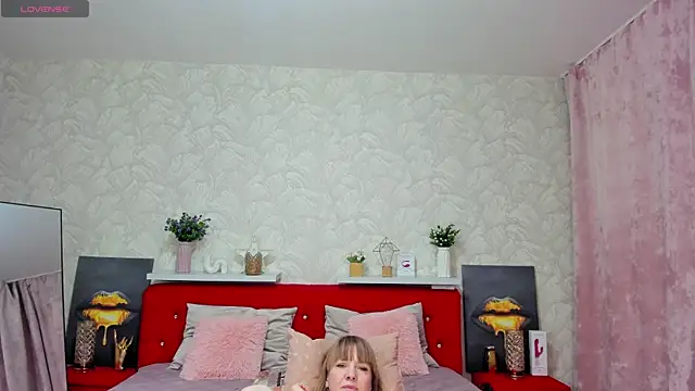 Snapshot of KattyPeachX chatting on June 2026 01:07:02 AM KattyPeachX online show from June 2026 01:07:02 AM